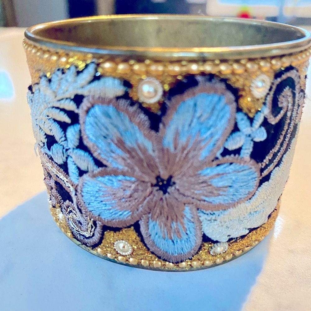 Bracelet Vintage gorgeous Floral Gold and Brown Decorative Accent